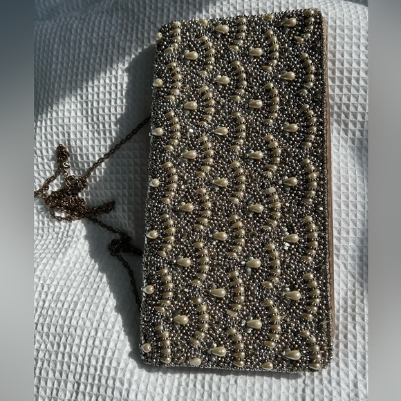 Beaded evening clutch w long detachable chain in silver, gold & taupe - Picture 4 of 13